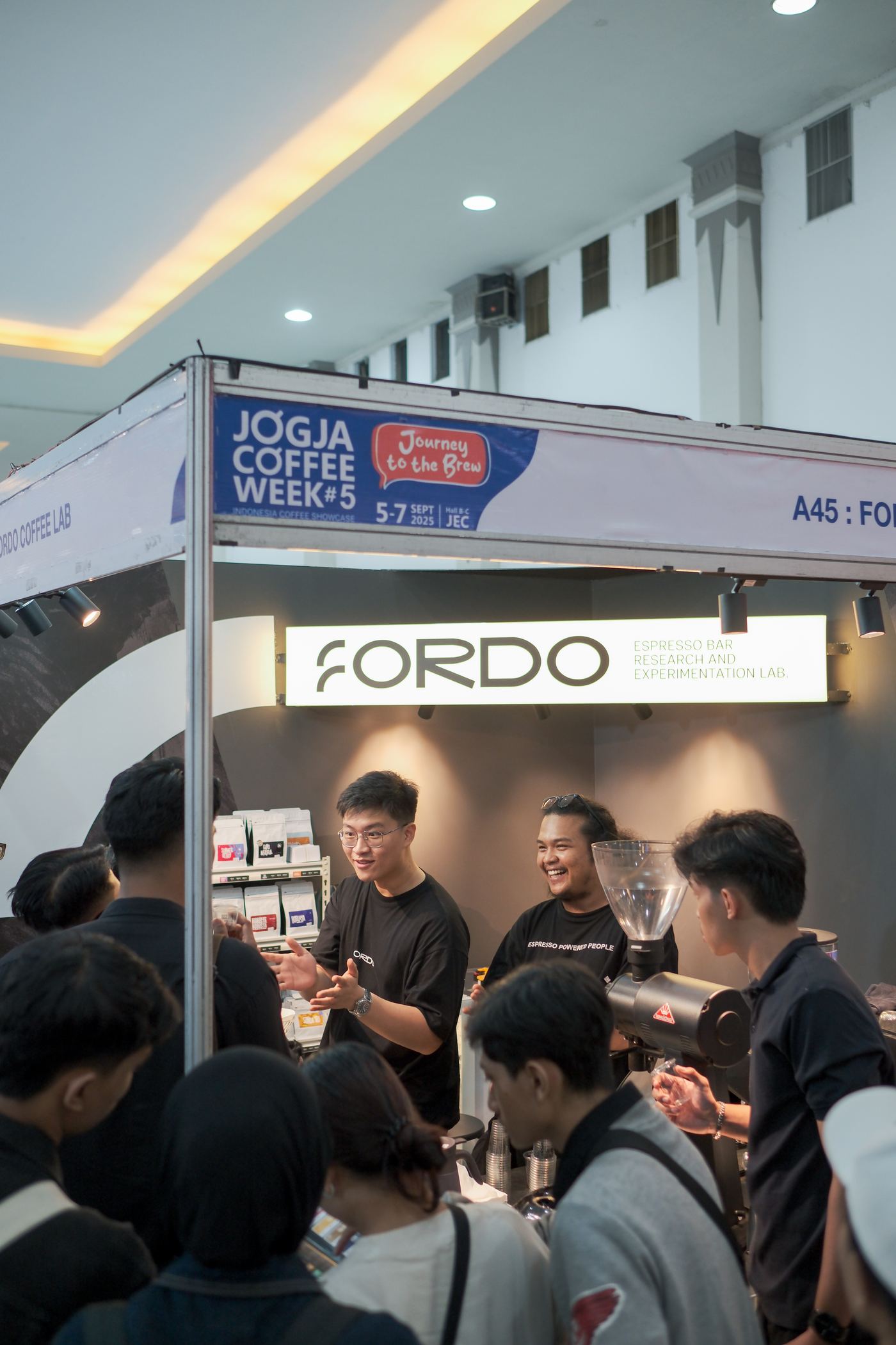 Fordo booth with gift boxes and retail packs