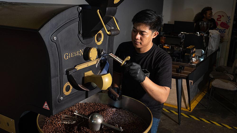 Roasting on the Giesen W6A at Magelang, with the Jakarta Coffee Week 2nd-place trophy visible in the background