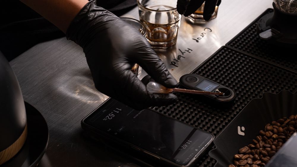 Measuring a precise single dose of coffee in the lab